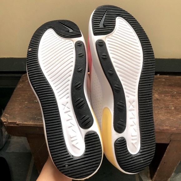 Nike Air Max Dia SE Lifestyle Shoe - Picture 9 of 10